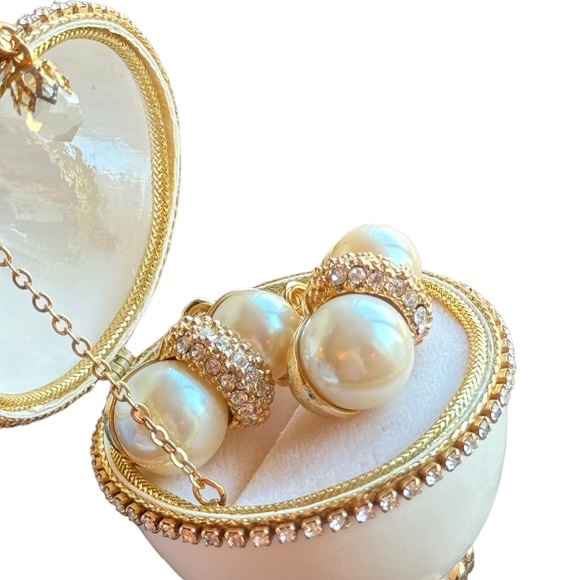 Vintage C1980s gold simulated pearl rhinestone clip on earrings stamped designer - Picture 9 of 14